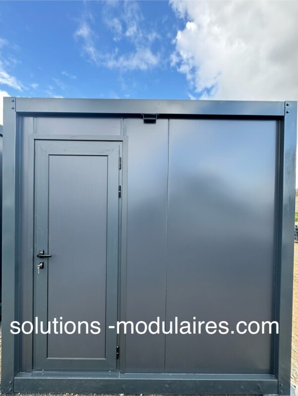 Large cabine sanitaire Toilette + Douche 2.40×2.40M 5300 euros H.T / 6360 euros TTC