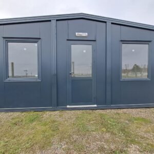 Bungalow BIANCA toit double pente VENDU MONTE L6m x 2.40m x 2.85/2.50m 9000 euros H.T./ 10 800 euros TTC