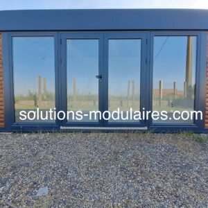 Bungalow SOPHIA Bardage Bois, Toit Plat + Façade Vitrée, VENDU MONTE 6m x 2.30m, 13 000 euros HT/ 15 600 euros TTC